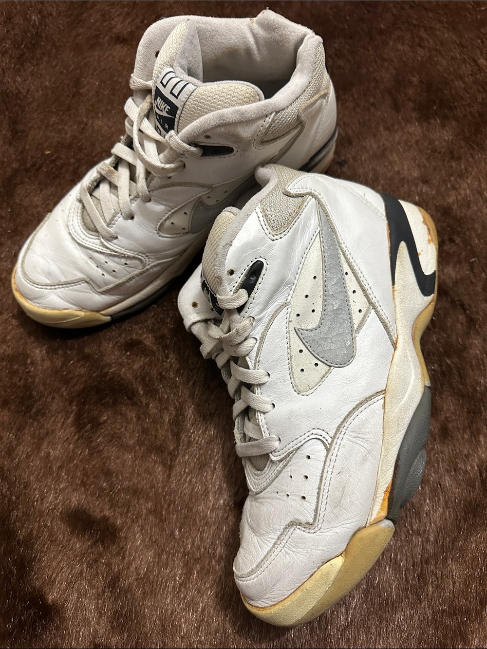90’s Vintage Nike White High-Top Basketball Sneakers